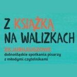 Z książką na walizkach 2024