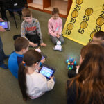 Kodowanie z Historią w Kindlotece – warsztaty niepodległościowe dla uczniów